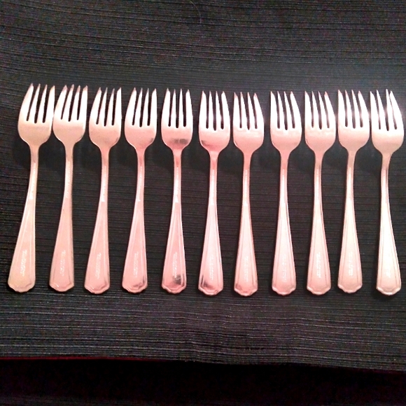 Vintage Westward Ho Phoenix - 11 Silver Salad/Dessert Forks - Picture 2 of 5